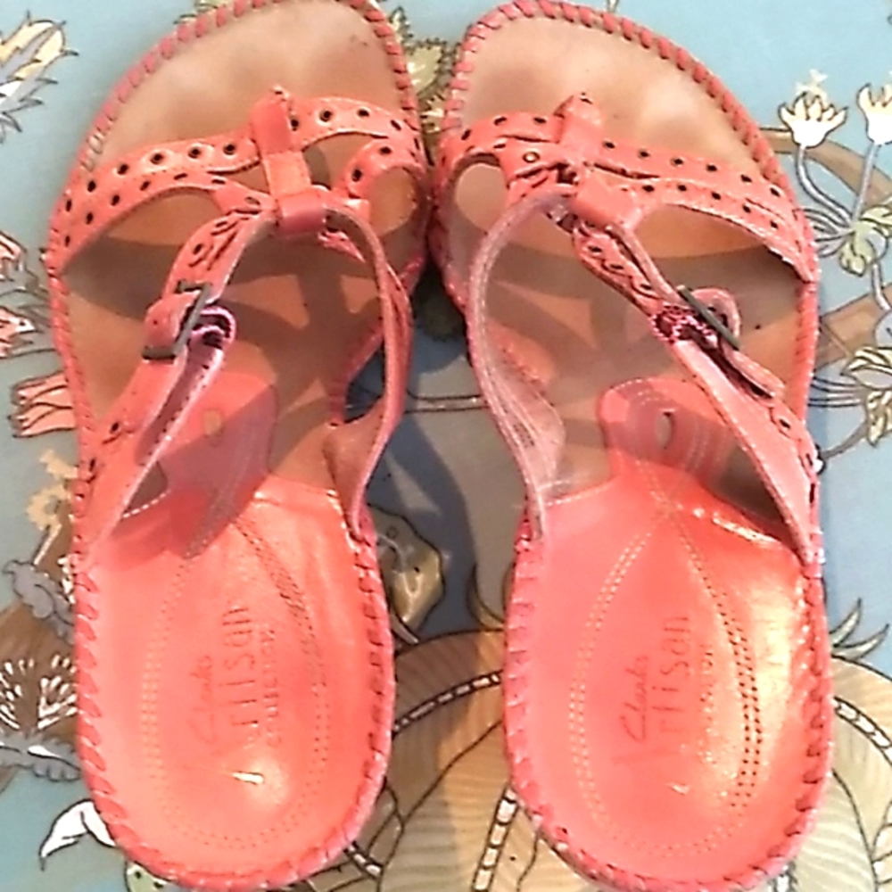 Clarks Artisan Collection Leather Sandals marked size 8.5, runs closer to 8